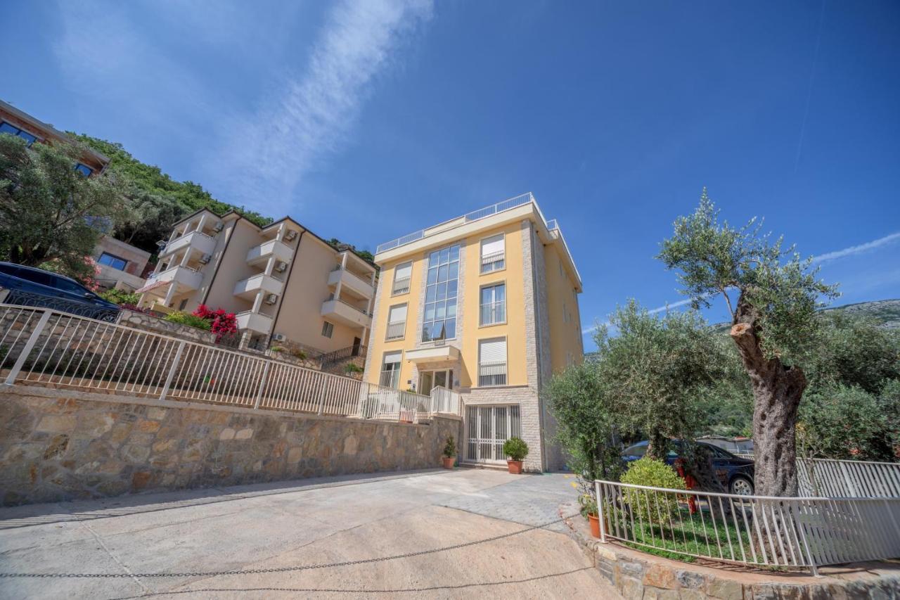 Apartments Bonazza Petrovac Bagian luar foto