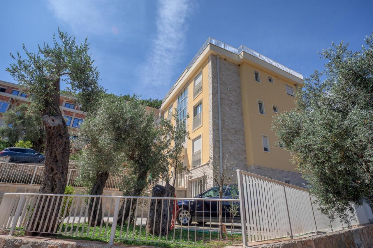 Apartments Bonazza Petrovac Bagian luar foto